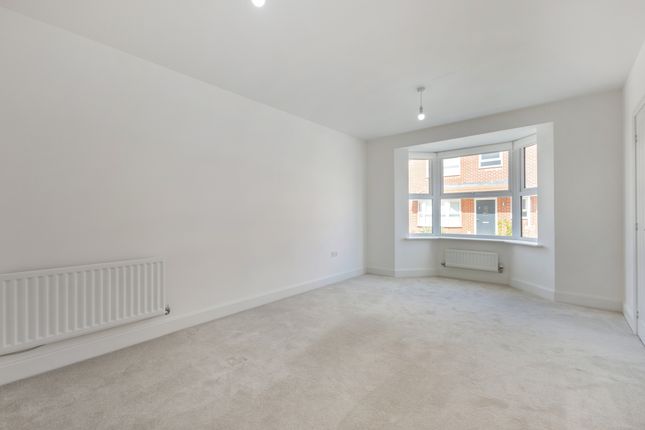 16 Crowfoot Way - Aspen RL, Leaf Living at Orchard Green, Aylesbury, HP22, Aylesbury photo 3