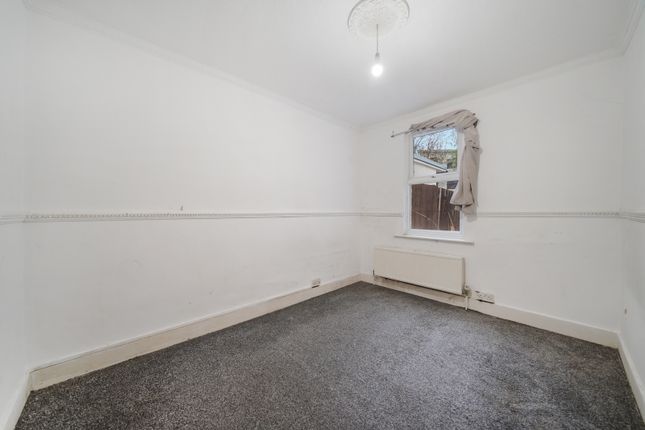 65 Byron Road, Harrow Wealdstone photo 3