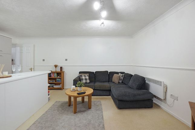 30, Findlay Close, Gillingham photo 5