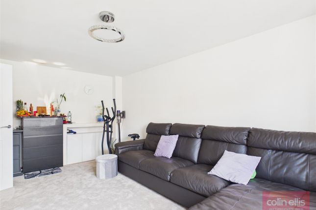 16, Millfields Drive, Scarborough photo 3