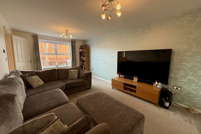 2, Baines Close, Leigh photo 4