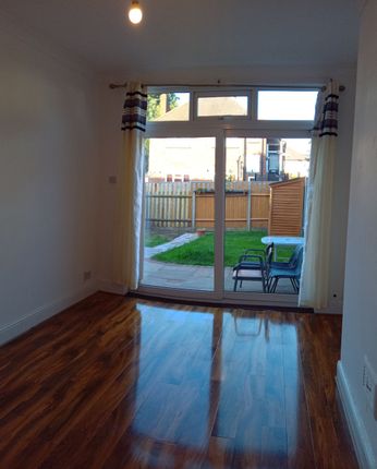 34 Barmouth Road, Croydon photo 4