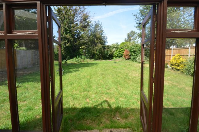 7, Green Lane, Sunbury-on-Thames photo 3