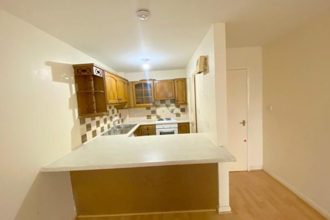1 Gainsborough Lodge, Hindes Road, Middlesex photo 4