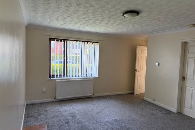 6, Violet Close, Attleborough photo 4