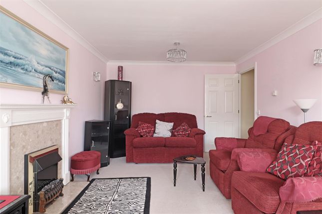 Flat 16 Holmesdale Manor, 89, Ladbroke Road, Redhill photo 4