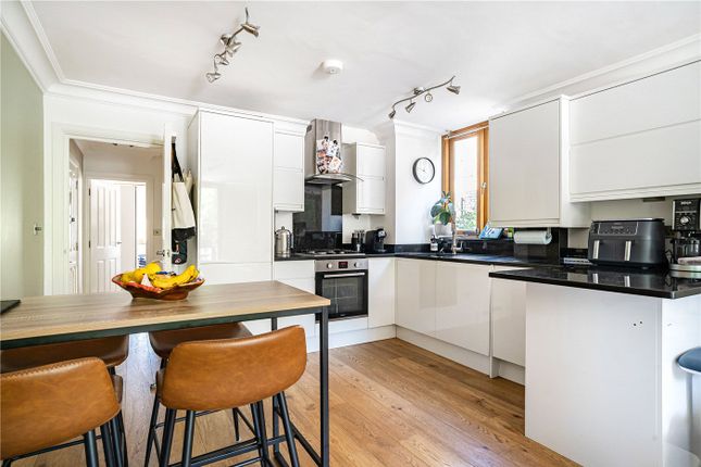 Flat 5, 20, Crescent Road, London photo 4