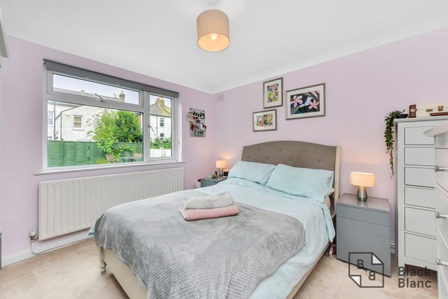 Flat 1, 21,, Arundel Road, Surrey photo 4