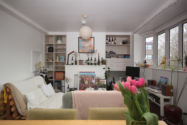 Flat 16, Millstream House, Jamaica Road, London photo 2