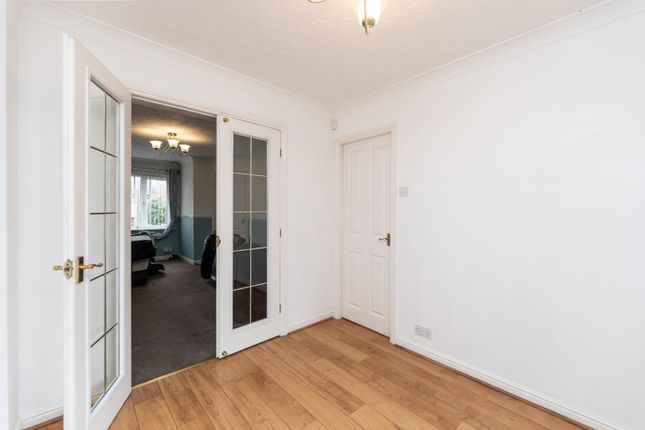 17, Greenacres Drive, Castleford photo 3