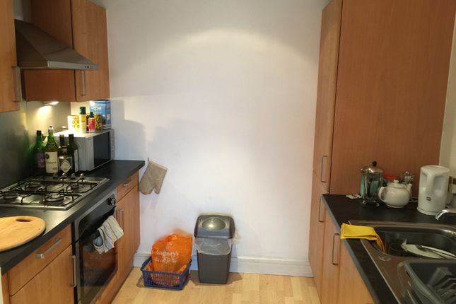 67, Leeds photo 2