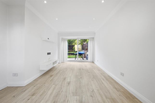 15, Monoux Close, Billericay photo 3