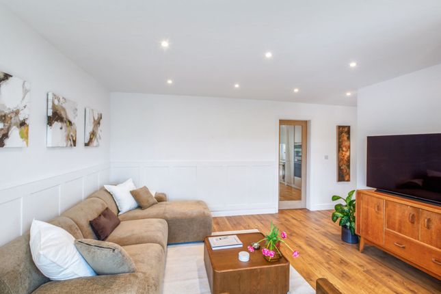 17 Hall Rise, Leeds photo 3