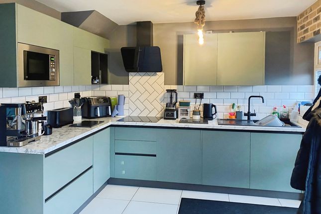 3-bed house on 16, Nettleton Court, Leeds, £230,000