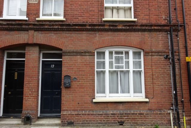 Thumbnail Flat to rent in Crow Lane, Rochester