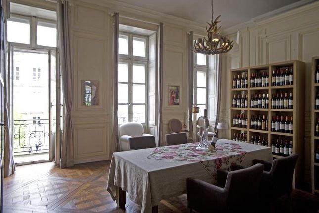 Apartment for sale in 33000 Bordeaux, France