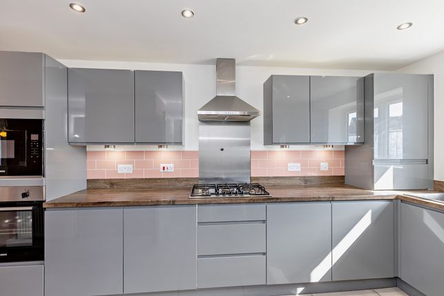 26 Waterside Crescent, Castleford photo 5