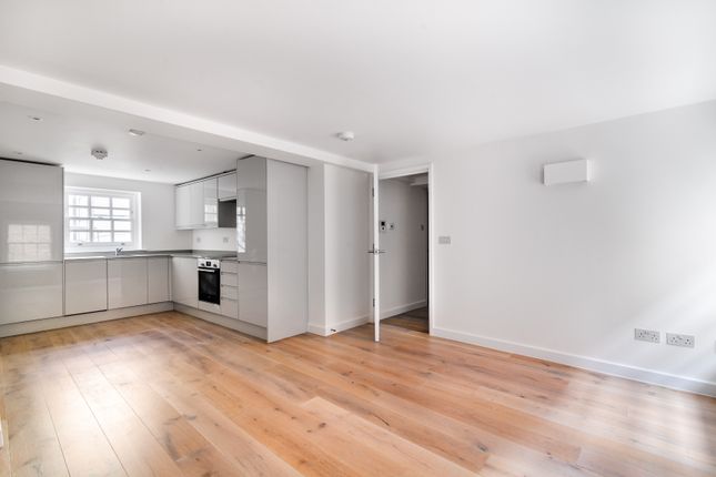 Flat to rent in Hanover Place, London