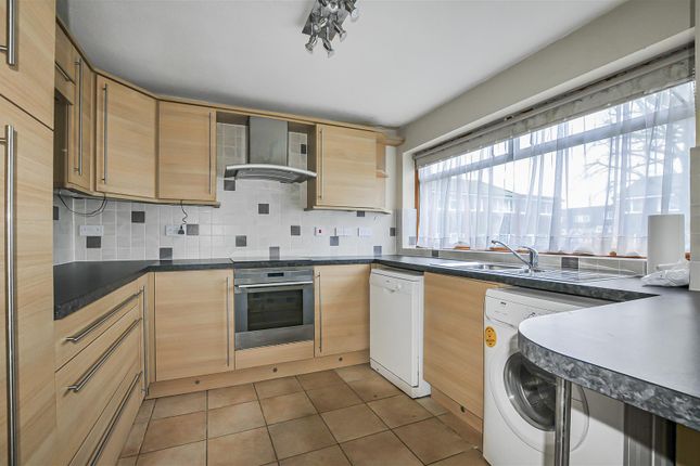 33, Ringway Road, St. Albans photo 4