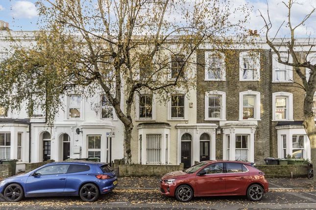 3-bed house on Dalyell Road, London, £3,600/mo
