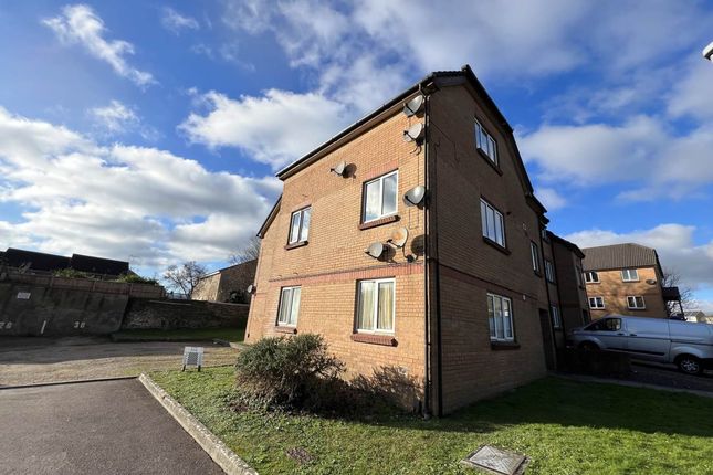 Flat to rent in Malthouse Court, Frome, Somerset