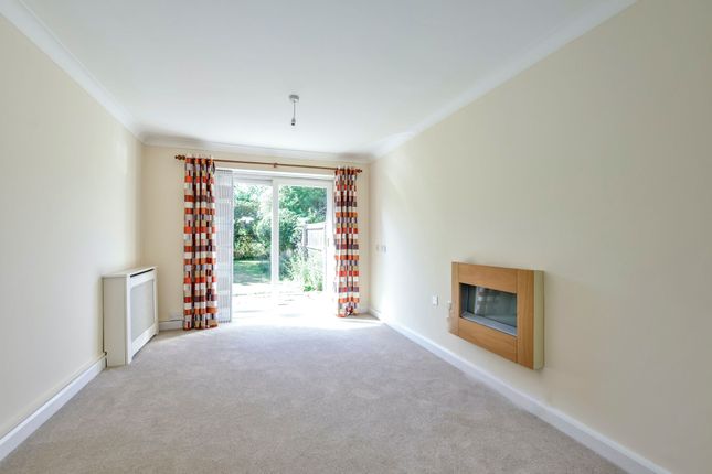 22 De Havilland Way, Abbots Langley photo 2