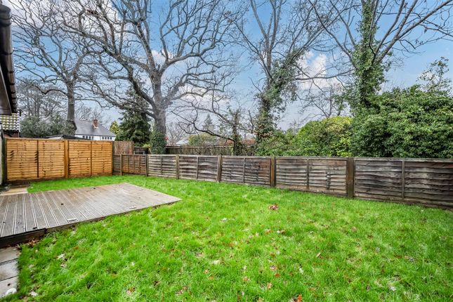 7, Weston Lea, West Horsley photo 2