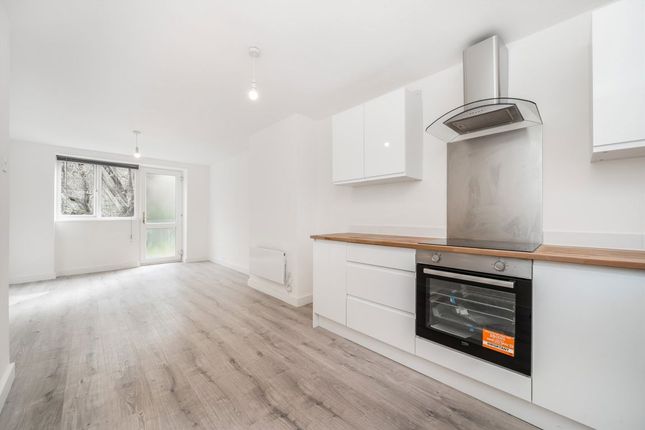 Flat 21, Parkside, East Acton Lane, London photo 3