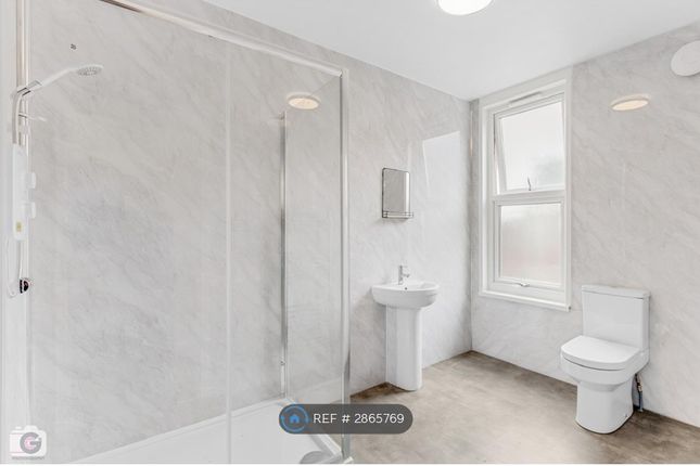 Flat   Sefton Avenue, Leeds photo 5
