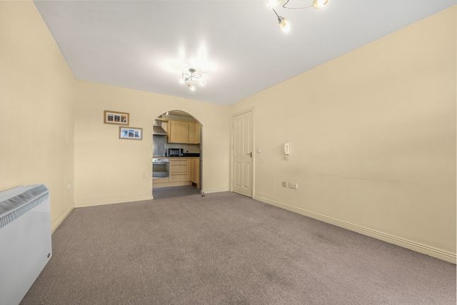 92,Flat 10, Park Street, Bridgend photo 4