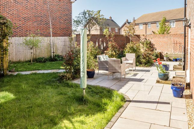 6 Legg Vale, Chichester photo 4