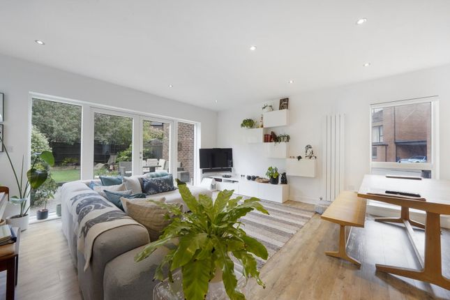 35, Guardhouse Way, London photo 4