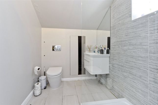 Flat for sale in Cambridge Gardens, London