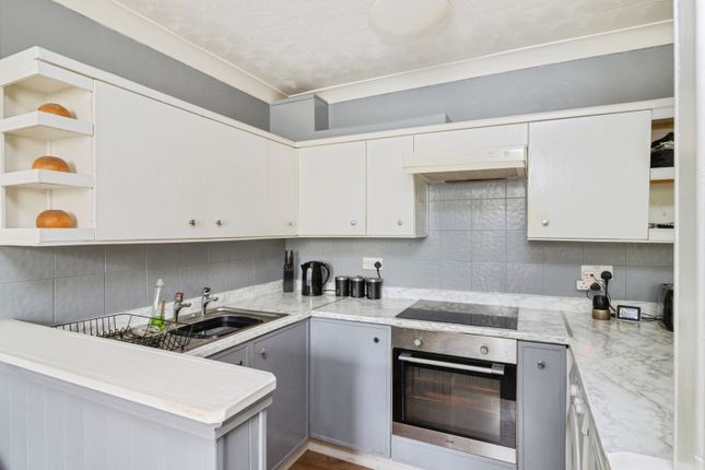 Flat 2, Katherine Court, 1, Teignmouth Road, Devon photo 4
