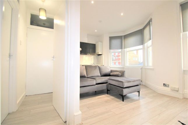 Thumbnail Flat to rent in Aldermans Hill, Palmers Green, London