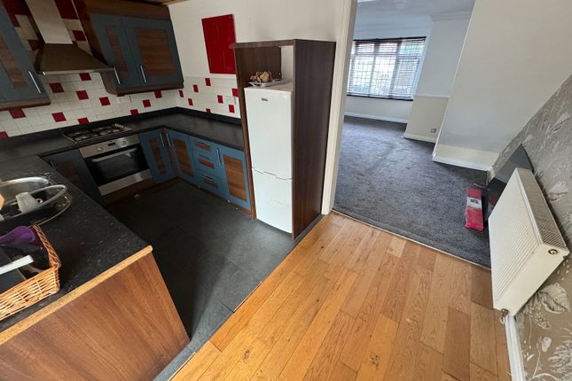 50, Olwen Crescent, Stockport photo 4