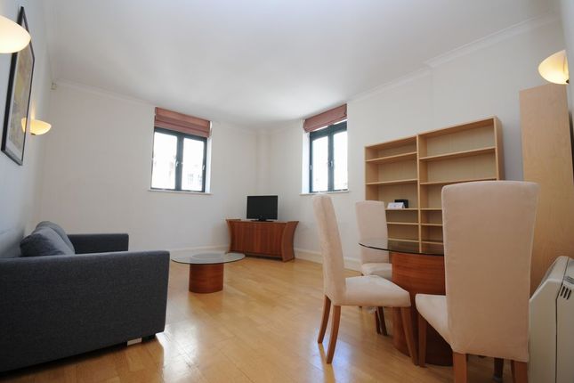 Flat to rent in Forum Magnum Square, County Hall Apartments, Waterloo, London