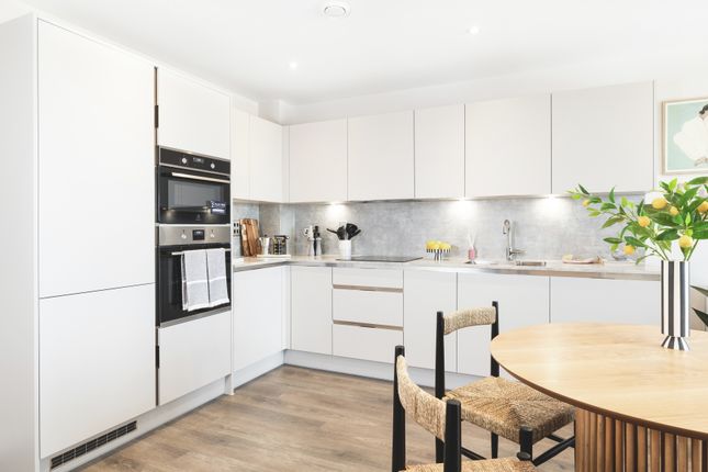 2 bed flat for sale in Castlewood Road, Stamford Hill E5