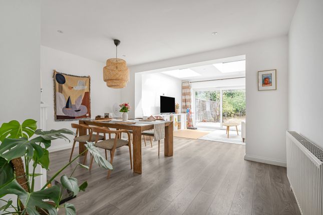 6, Broomfield Road, Addlestone photo 4