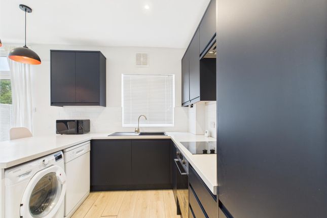 38, Fairway, London photo 2