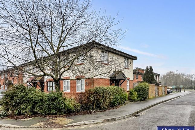 End terrace house for sale in Heathlands Way, Hounslow