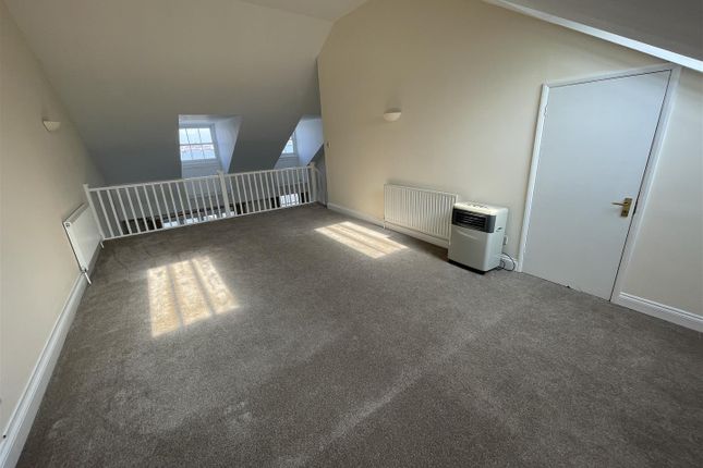 Flat to rent in Heritage Quay, Commercial Place, Gravesend