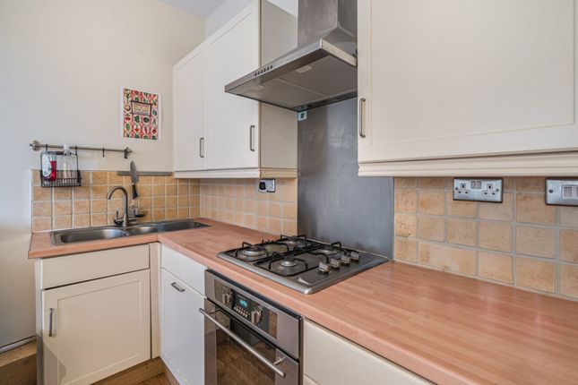 Flat 47, Oval Mansions Kennington Oval, London photo 4