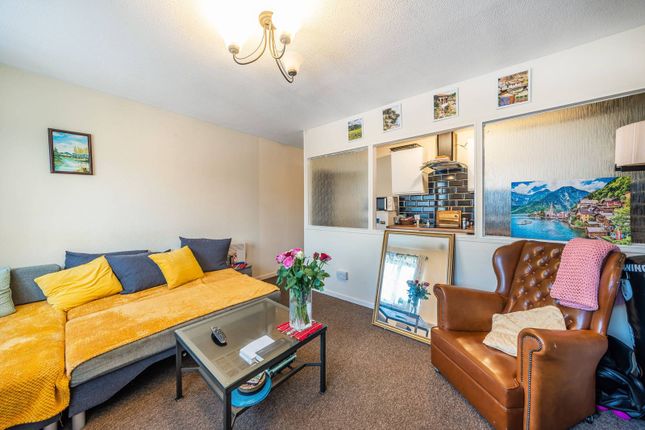 Flat for sale in Beckton, Beckton, London