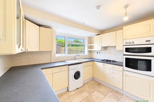 28 Bracken Avenue, Chesterfield photo 3
