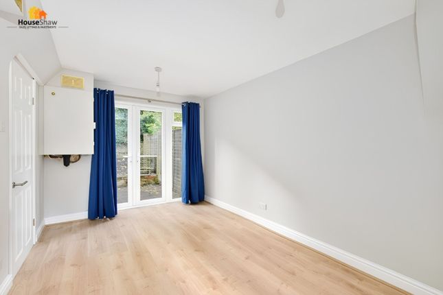 23 Russell Court, Chesham photo 4