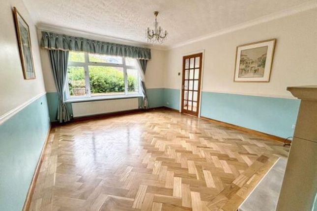 7 Woodside Avenue, Bridgend photo 2