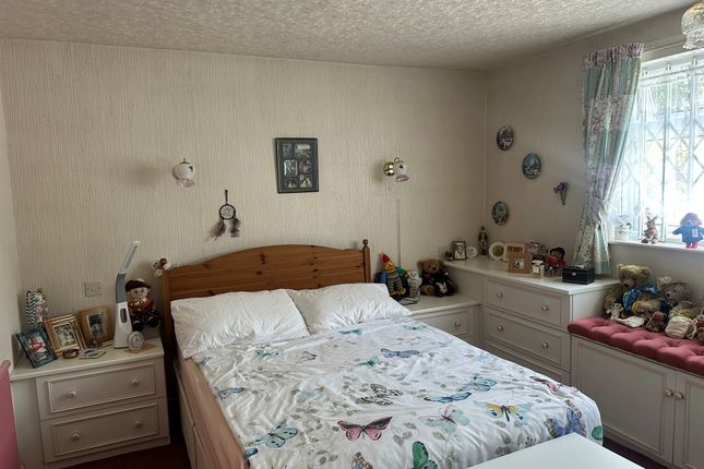 Hillside, Bridge Road, Towcester photo 3