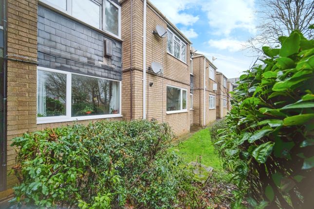 Flat for sale in Robin Hood Close, Farnborough