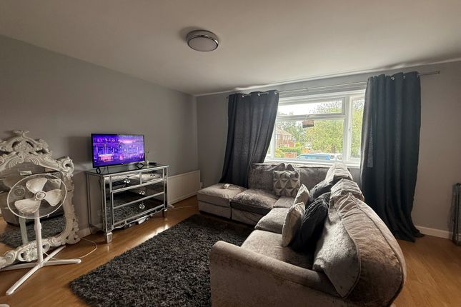 Flat 13, Romsey photo 3